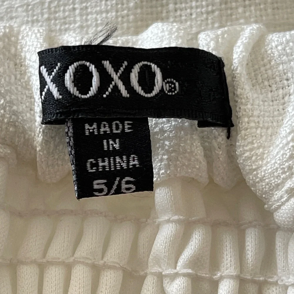 XOXO White with Green/Gold Pocket Embellishments‎ - Picture 8 of 11